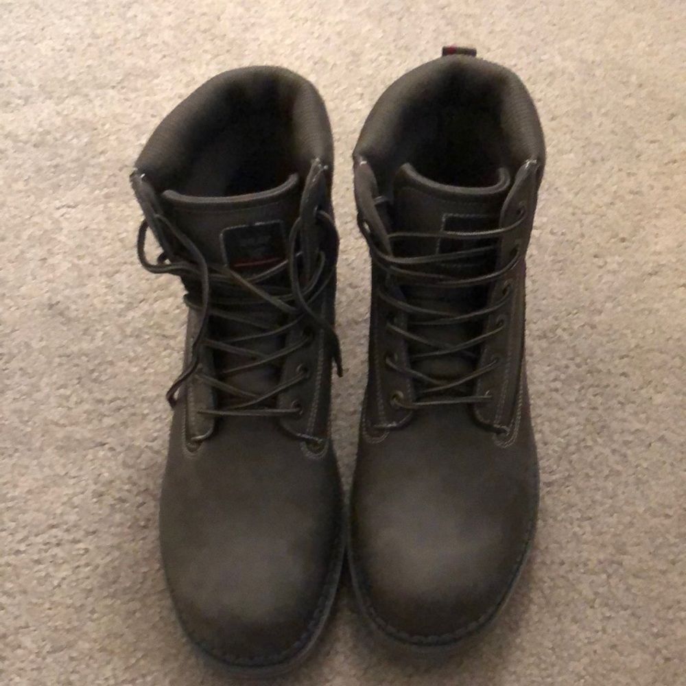 New Men’s Grey Boots